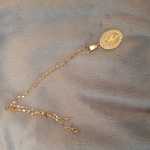 Brand New Madonna/Virgin Mary Necklace - Picture 4 of 5